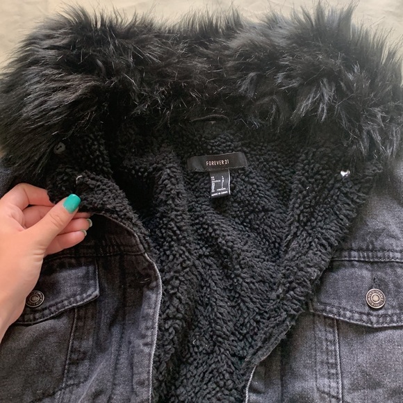 Forever21 black denim jacket, Sherpa inside and fur collar that is removable - Picture 2 of 3
